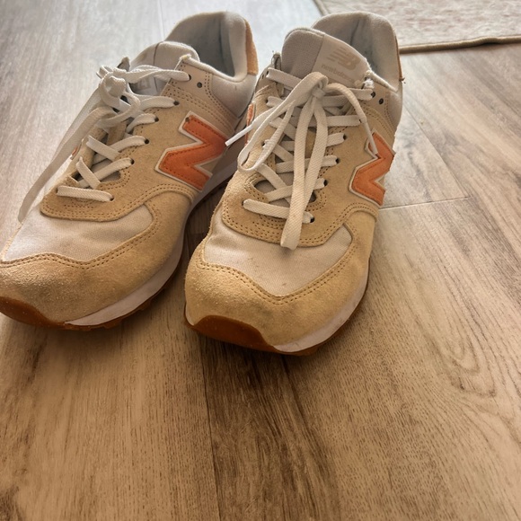 New Balance women’s 574 Sneakers - Picture 2 of 3